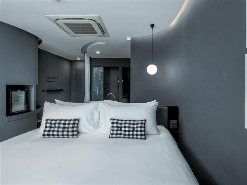 フォト ホテル プーケット【SHA Plus+認定】 エクステリア 写真 A room at the hotel