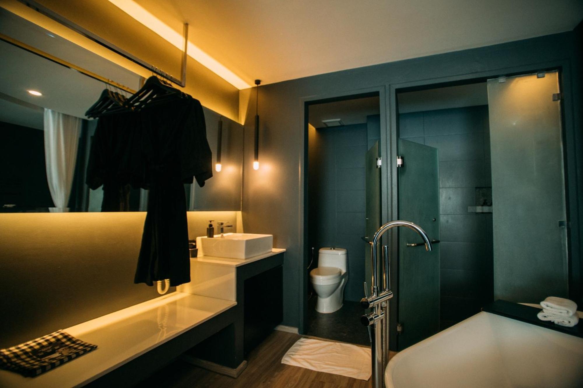 フォト ホテル プーケット【SHA Plus+認定】 エクステリア 写真 Bathroom