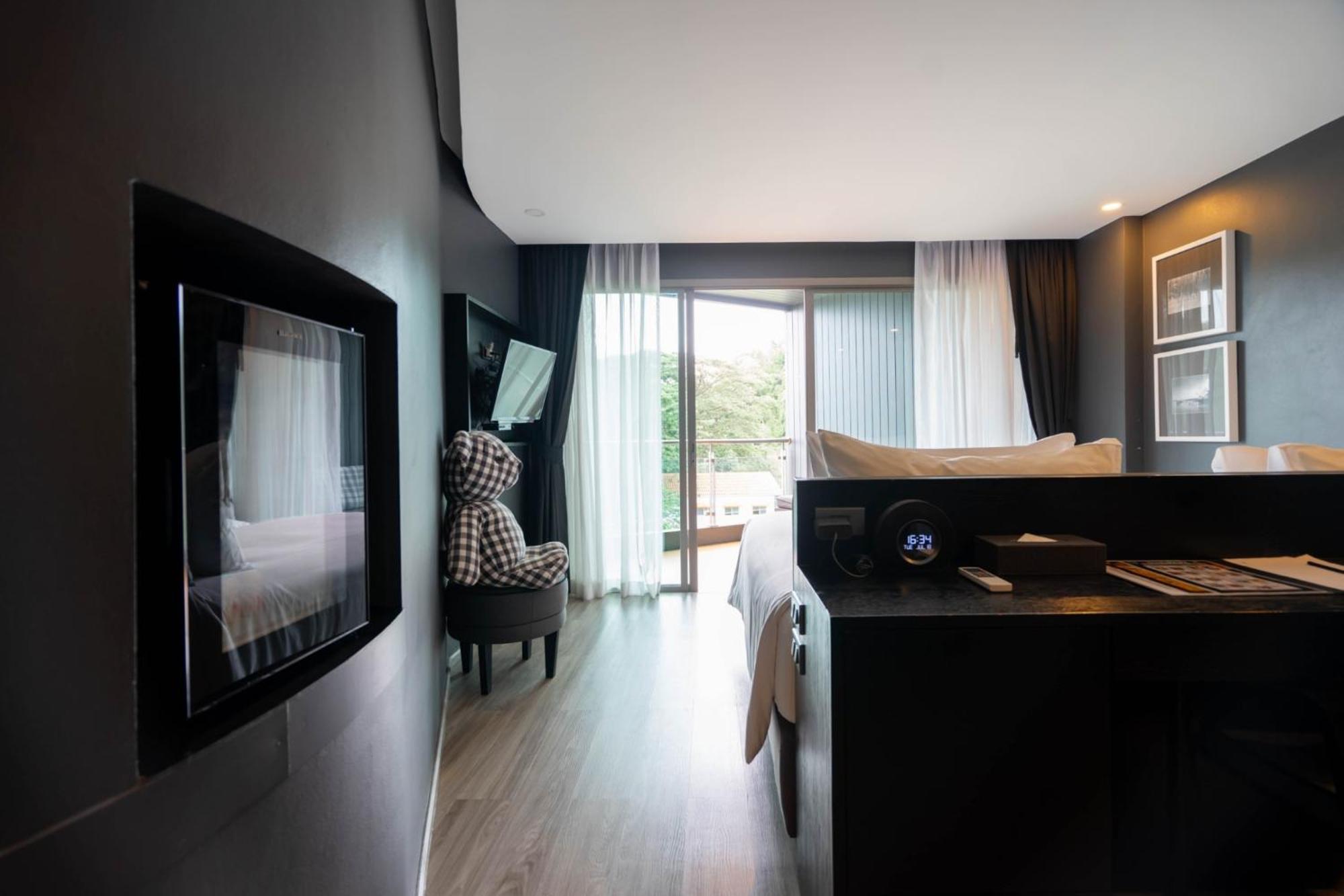 フォト ホテル プーケット【SHA Plus+認定】 エクステリア 写真 A room at the hotel