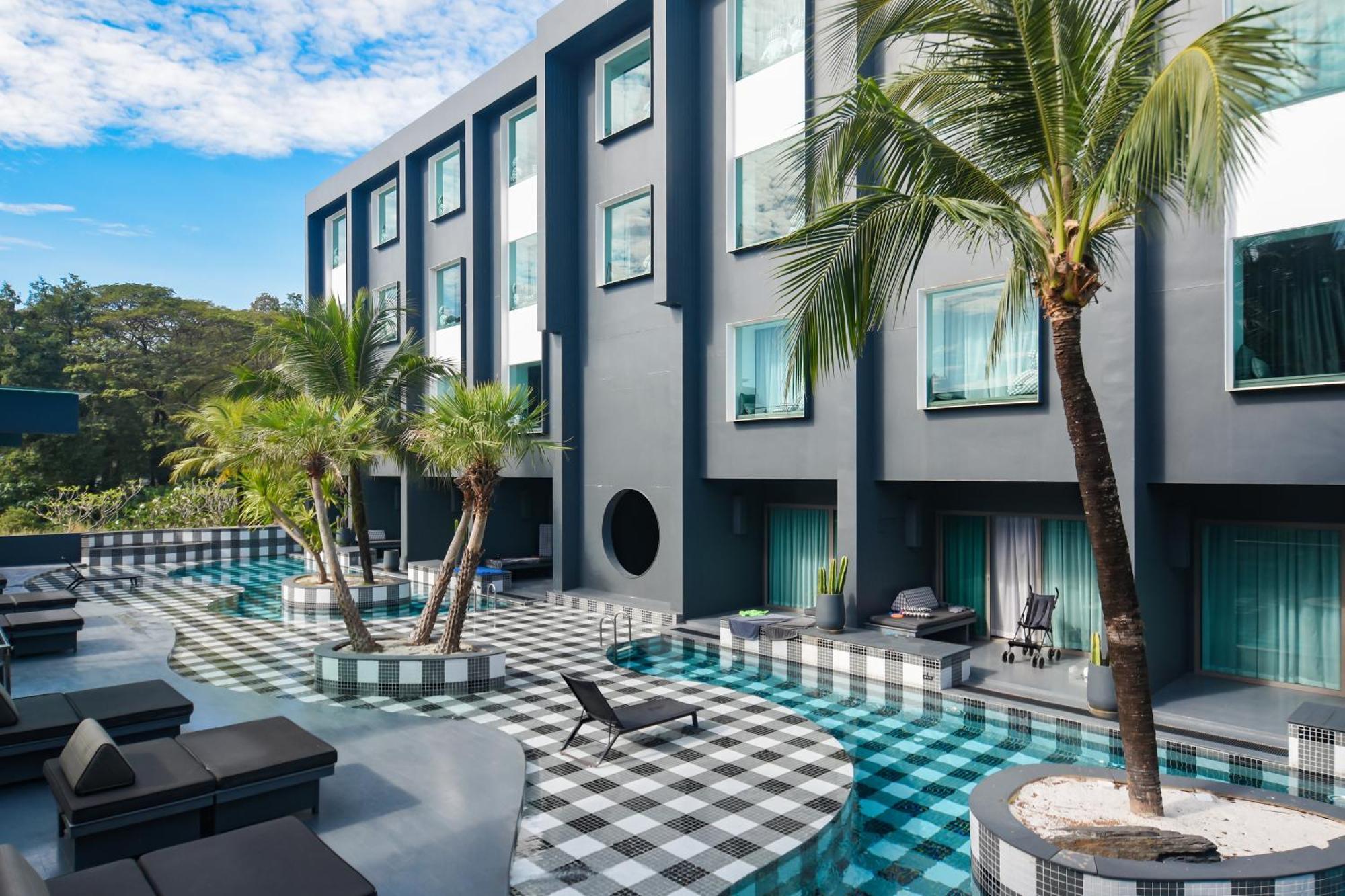 フォト ホテル プーケット【SHA Plus+認定】 エクステリア 写真 The hotel's pool