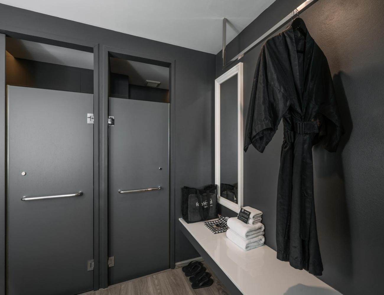 フォト ホテル プーケット【SHA Plus+認定】 エクステリア 写真 A modern dressing room